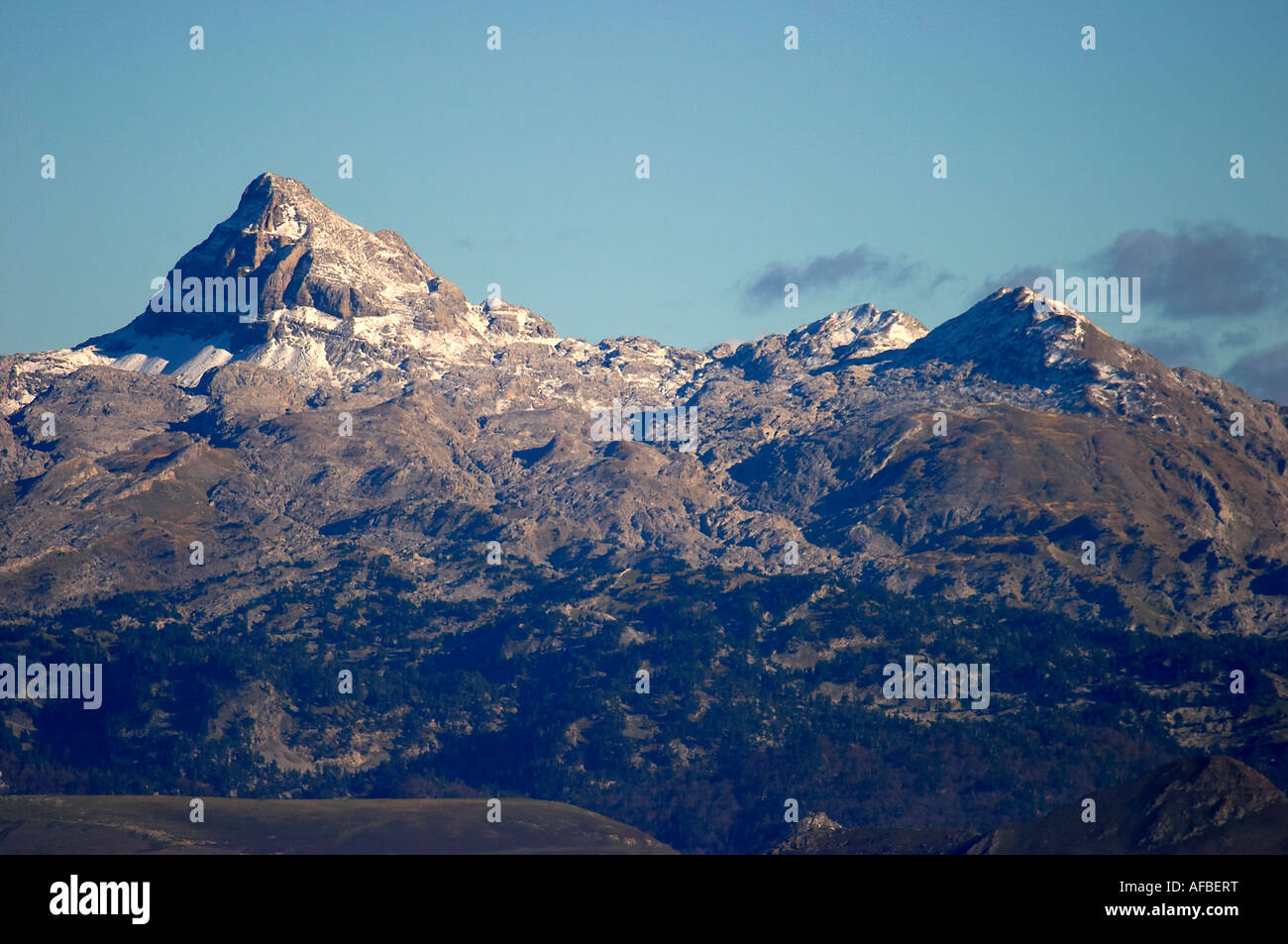 Vistas desde el Col d'Orgambideska del Auñamendi/Pic d`Anie Stock Photo